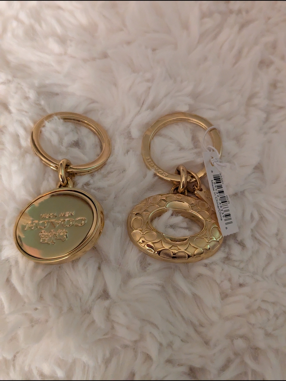 Coach Gold-Tone Signature Turnlock Valet Keychain - Picture 4 of 5